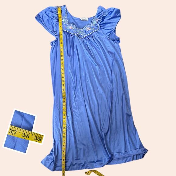 Vintage Vanity Fair Blue Nightgown Size Med V Neck Embroidered Knee Length - Picture 8 of 10